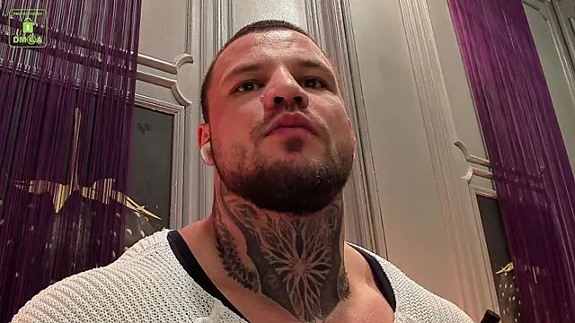 Snapshot of OliverSport chatting on December 2025 04:00:01 PM OliverSport online show from December 2025 04:00:01 PM