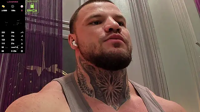 Snapshot of OliverSport chatting on December 2025 04:01:01 PM OliverSport online show from December 2025 04:01:01 PM