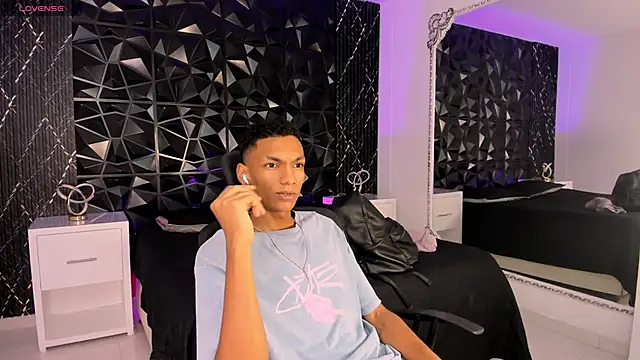 JulienSaint online show from February 2026 12:23:02 PM