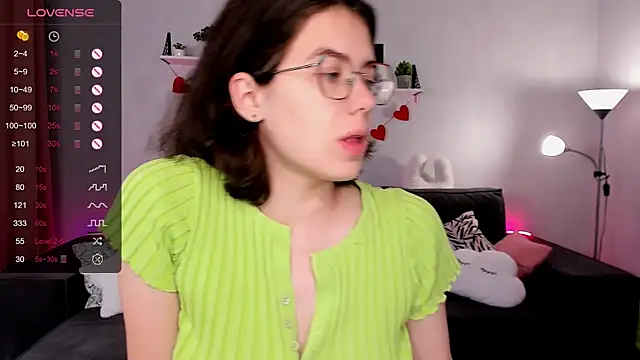 BellaCaress online show from September 2025 02:22:02 AM