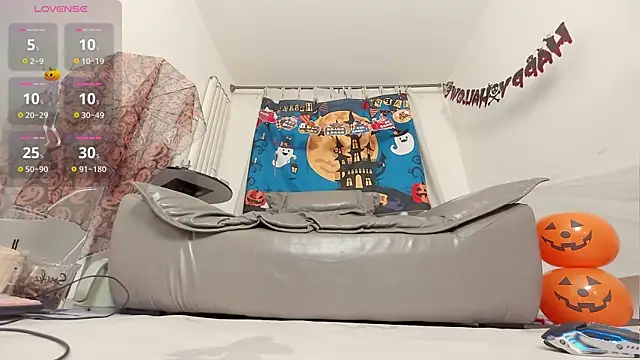 fox-yiyi online show from October 2025 12:02:02 PM