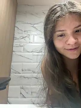 Emilyybennet  online show from December 2025 09:33:01 PM