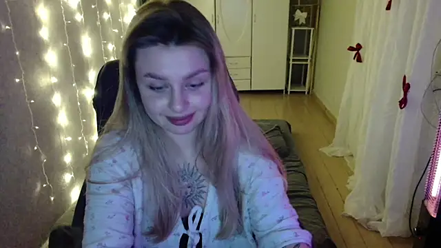 Snapshot of AngelicaHollywood chatting on December 2025 08:27:02 PM AngelicaHollywood online show from December 2025 08:27:02 PM