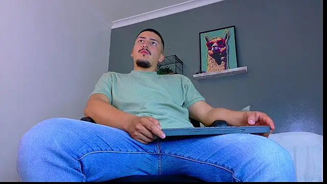 MrFox   online show from April 2026 07:47:02 PM