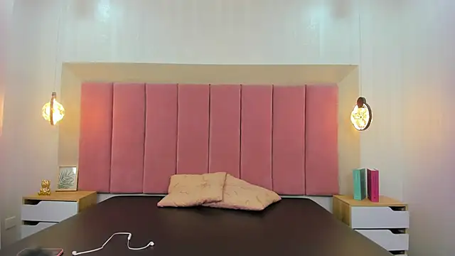 Snapshot of Emilia_Bons chatting on October 2025 01:53:02 PM Emilia Bons online show from October 2025 01:53:02 PM