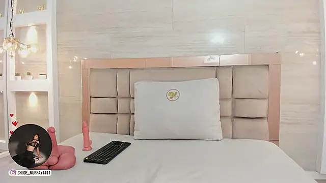 chloe murray online show from February 2026 12:48:02 PM