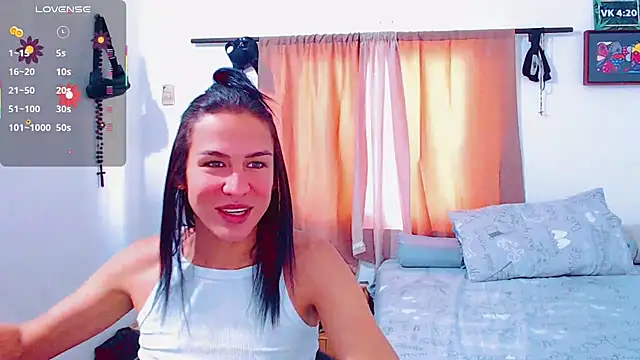 Snapshot of Azley_sweet chatting on February 2025 01:43:01 PM Azley sweet online show from February 2025 01:43:01 PM