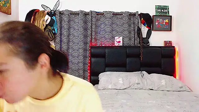 Snapshot of Azley_sweet chatting on November 2025 01:46:02 PM Azley sweet online show from November 2025 01:46:02 PM