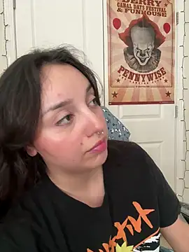 Snapshot of CharmingMaddie chatting on April 2026 05:50:01 PM CharmingMaddie online show from April 2026 05:50:01 PM