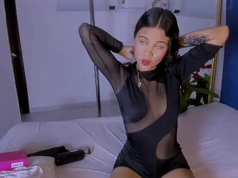 Snapshot of bamby_kitty chatting on November 2025 04:51:01 AM bamby kitty online show from November 2025 04:51:01 AM