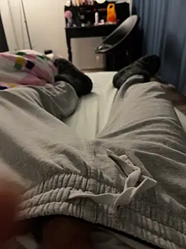 Snapshot of Frankieyyy1 chatting on December 2025 08:17:01 PM Frankieyyy1 online show from December 2025 08:17:01 PM