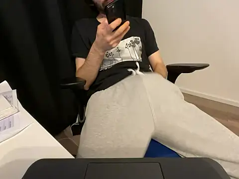 Frankieyyy1 online show from April 2026 08:09:02 PM