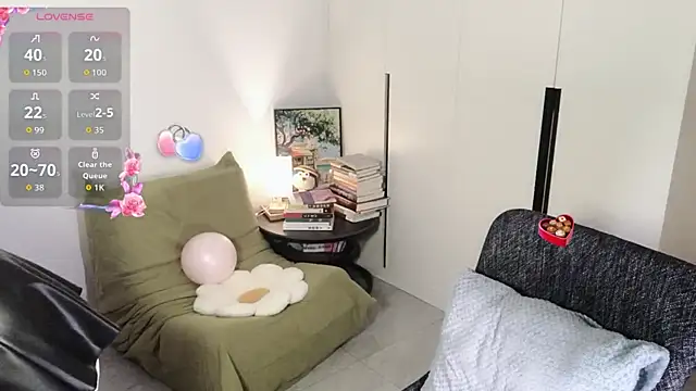 Snapshot of Emmaq996 chatting on September 2025 03:17:02 AM Emmaq996 online show from September 2025 03:17:02 AM