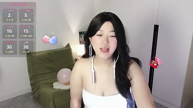 Snapshot of Emmaq996 chatting on September 2025 03:29:01 AM Emmaq996 online show from September 2025 03:29:01 AM