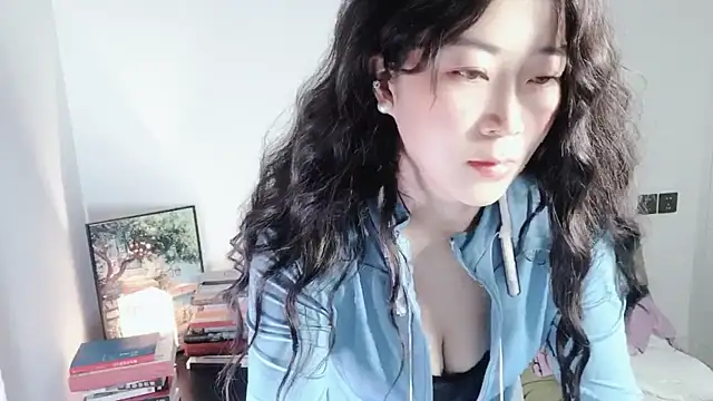 Snapshot of Emmaq996 chatting on October 2025 01:39:02 AM Emmaq996 online show from October 2025 01:39:02 AM