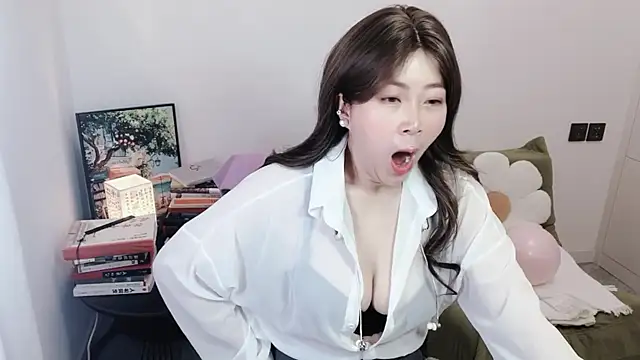 Snapshot of Emmaq996 chatting on October 2025 02:15:01 AM Emmaq996 online show from October 2025 02:15:01 AM