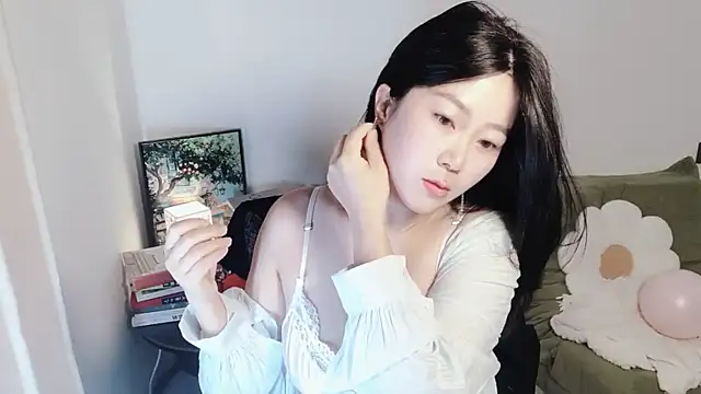 Snapshot of Emmaq996 chatting on November 2025 02:32:01 AM Emmaq996 online show from November 2025 02:32:01 AM