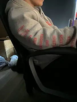 solooboy18 online show from September 2025 11:48:01 AM