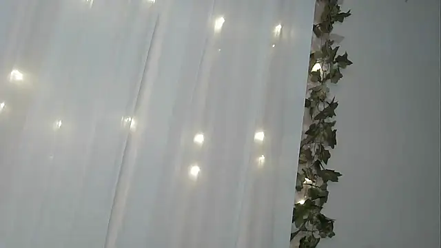 Snapshot of angelainparis28 chatting on November 2025 06:46:01 AM angelainparis28 online show from November 2025 06:46:01 AM