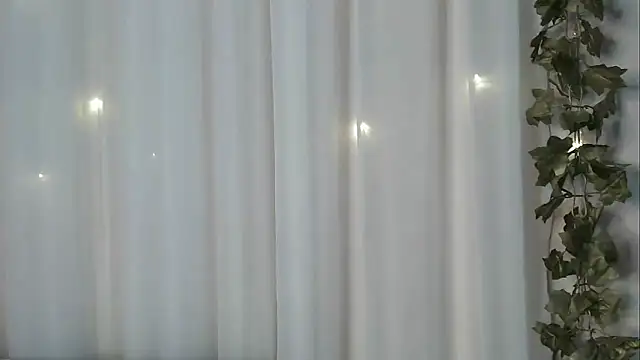 Snapshot of angelainparis28 chatting on November 2025 06:44:01 AM angelainparis28 online show from November 2025 06:44:01 AM