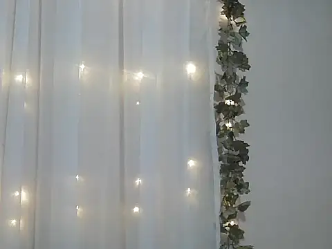 Snapshot of angelainparis28 chatting on November 2025 04:44:01 AM angelainparis28 online show from November 2025 04:44:01 AM