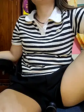 Snapshot of Bee_sweet chatting on September 2025 04:18:01 PM Bee sweet online show from September 2025 04:18:01 PM