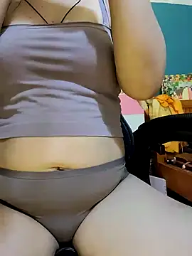 Snapshot of Bee_sweet chatting on October 2025 03:38:02 PM Bee sweet online show from October 2025 03:38:02 PM