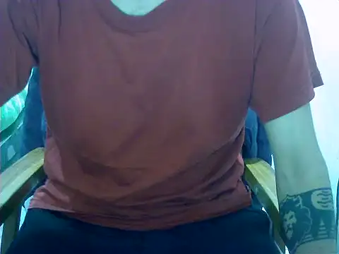 Snapshot of CesarLeyess chatting on October 2025 05:05:01 AM CesarLeyess online show from October 2025 05:05:01 AM