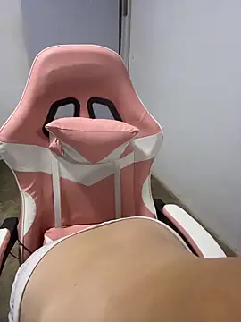 Rouse-Antonella online show from October 2025 03:32:01 AM