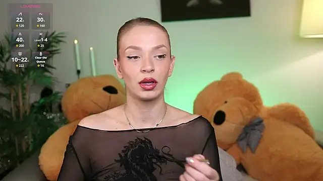 NovaHollisx online show from December 2025 05:02:01 AM