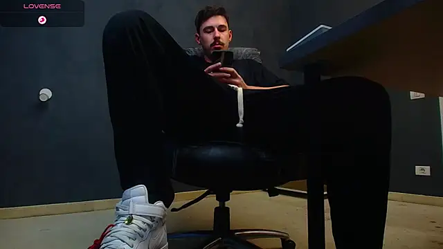 EnzoRace online show from October 2025 05:53:02 AM