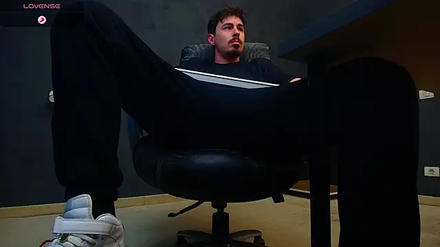 EnzoRace online show from November 2025 06:02:02 AM