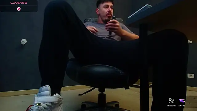 EnzoRace online show from November 2025 05:39:02 AM