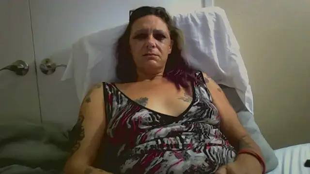 Snapshot of SparklesB1tch chatting on September 2025 06:08:02 PM SparklesB1tch online show from September 2025 06:08:02 PM