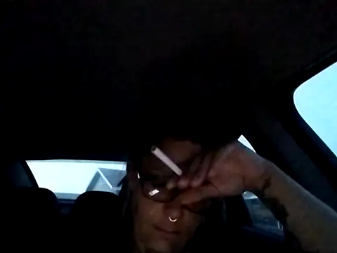 Snapshot of SparklesB1tch chatting on September 2025 02:04:02 AM SparklesB1tch online show from September 2025 02:04:02 AM