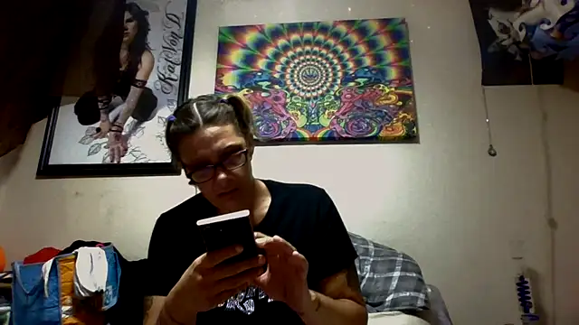 Snapshot of SparklesB1tch chatting on October 2025 12:54:01 AM SparklesB1tch online show from October 2025 12:54:01 AM