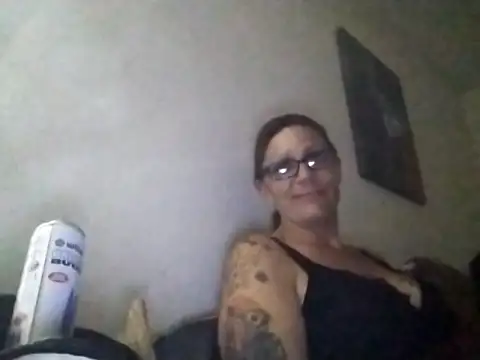 Snapshot of SparklesB1tch chatting on October 2025 01:01:01 PM SparklesB1tch online show from October 2025 01:01:01 PM