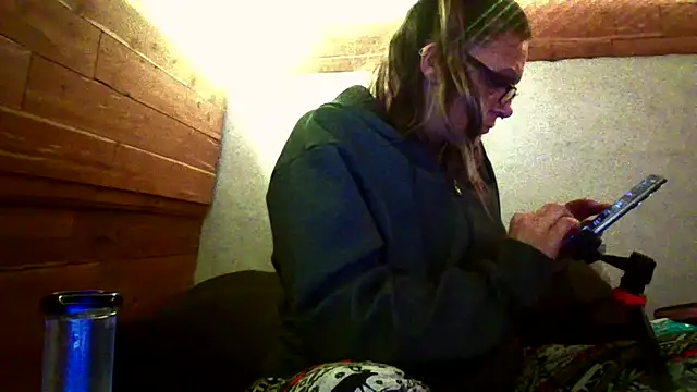 Snapshot of SparklesB1tch chatting on October 2025 06:23:02 AM SparklesB1tch online show from October 2025 06:23:02 AM