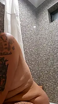 Snapshot of SparklesB1tch chatting on November 2025 05:50:02 AM SparklesB1tch online show from November 2025 05:50:02 AM