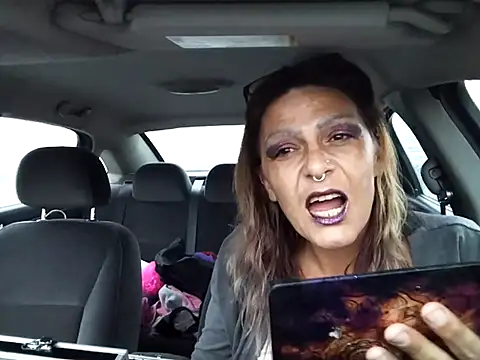 Snapshot of SparklesB1tch chatting on November 2025 11:26:01 PM SparklesB1tch online show from November 2025 11:26:01 PM