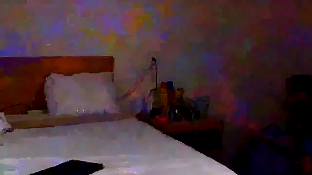 Snapshot of SparklesB1tch chatting on November 2025 11:32:02 AM SparklesB1tch online show from November 2025 11:32:02 AM