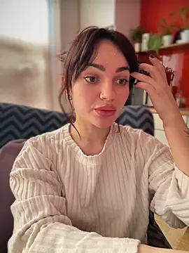 SaraLow online show from February 2026 01:29:02 PM