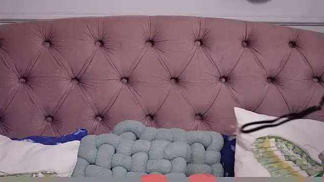 Snapshot of JenniferLovve chatting on June 2026 10:15:01 AM JenniferLovve online show from June 2026 10:15:01 AM