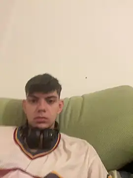 Snapshot of Cos_minn chatting on December 2025 03:28:02 PM Cos minn online show from December 2025 03:28:02 PM