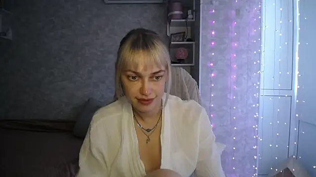 NickyAdamidi online show from September 2025 12:05:02 PM