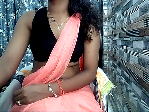 Snapshot of HOT_AARVI11 chatting on October 2025 03:18:01 PM HOT AARVI11 online show from October 2025 03:18:01 PM