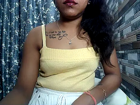 Snapshot of HOT_AARVI11 chatting on November 2025 04:18:01 PM HOT AARVI11 online show from November 2025 04:18:01 PM