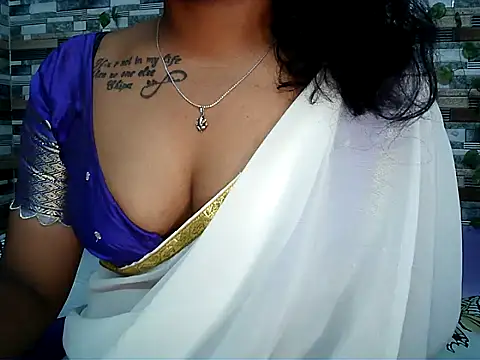 Snapshot of HOT_AARVI11 chatting on December 2025 06:12:01 PM HOT AARVI11 online show from December 2025 06:12:01 PM