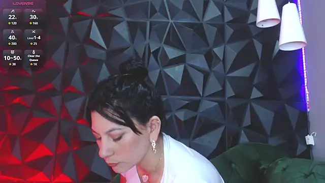 Snapshot of helenasaenz chatting on December 2025 12:32:02 PM helenasaenz online show from December 2025 12:32:02 PM