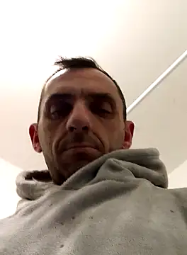 hotmen83 online show from April 2026 10:04:02 PM